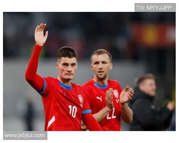 捷克足球明星希克的辉煌职业生涯与未来发展展望