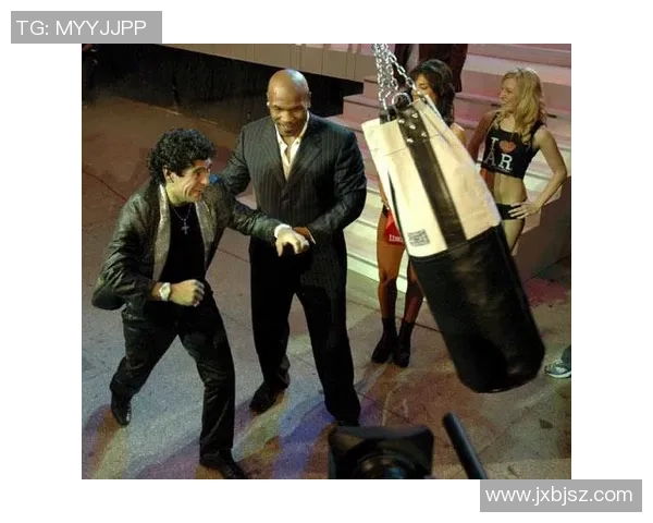 拳王与足球明星同框合影展现运动精神与友谊的精彩瞬间 拳王与足球明星同框合影展现运动精神与友谊的精彩瞬间