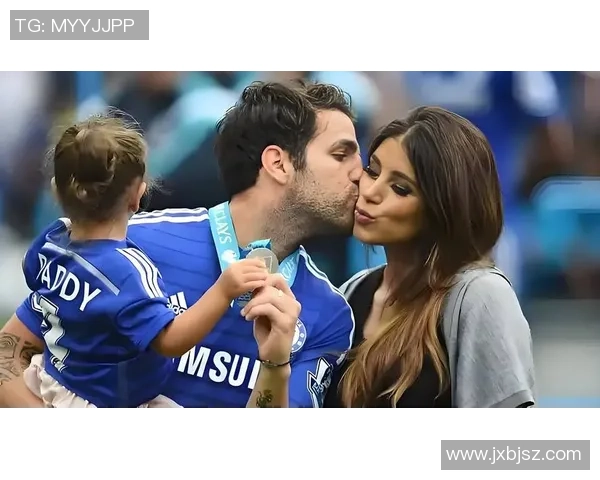 揭秘著名足球明星前女友的生活与情感历程背后的故事与秘密