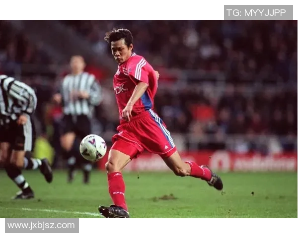 曾经辉煌的绿茵场上他是明星如今却因吸毒而沉沦的足球传奇